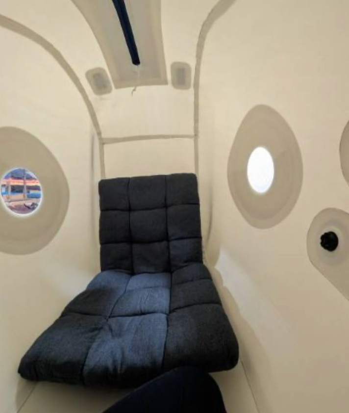 Newtowne Hyperbarics Standard Shoe Hyperbaric Chamber in White