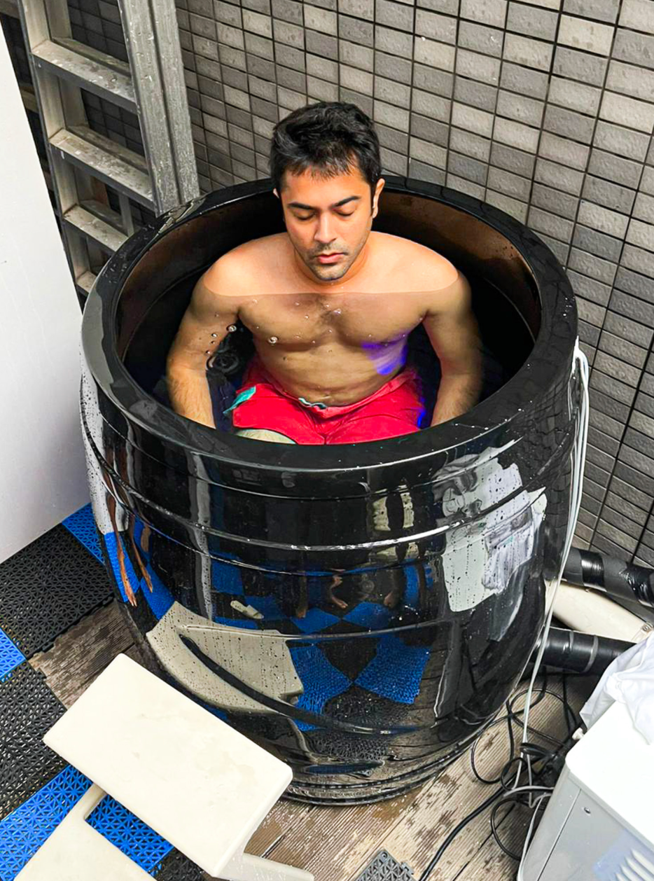 DreamPod Cold Plunge Barrel with Chlller in Black